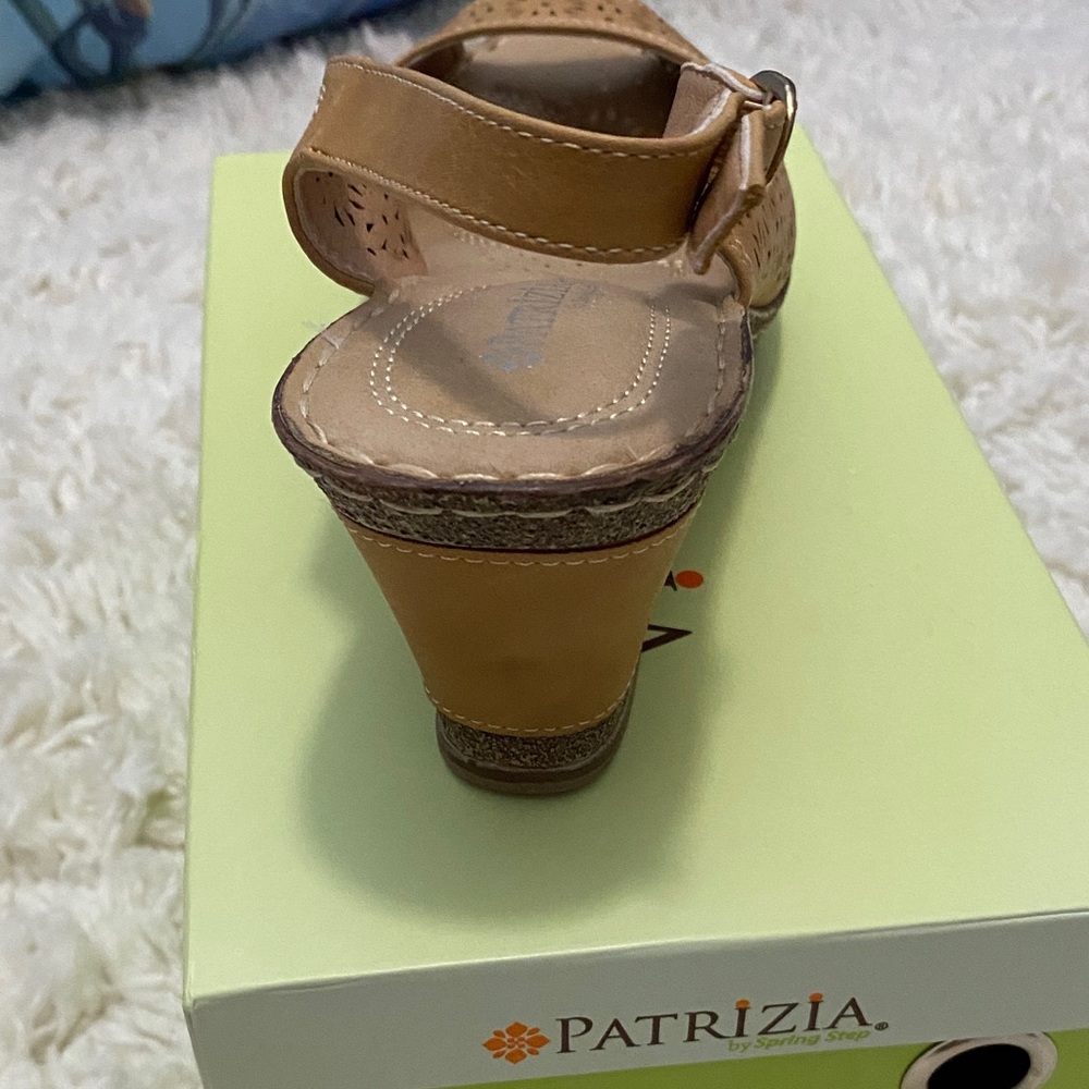 Patrizia Womens Sz 9.5 - sz 10 M Ginny Tan Cutout Wedge open toe sandals NIB ¥ - Picture 10 of 15